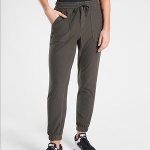 Athleta Farallon jogger size4 cypress